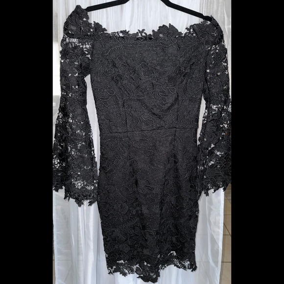 Design Lab Lord and Taylor black lace bell sleeve mini dress - Picture 1 of 3
